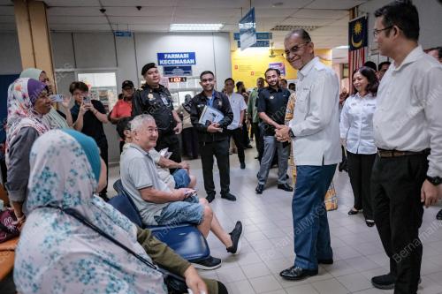 DATUK SERI DR DZULKEFLY AHMAD