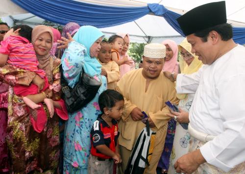 AHMAD MASLAN