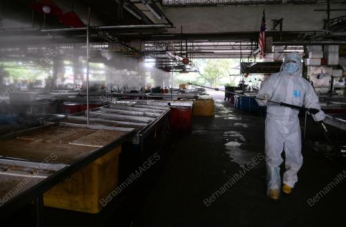SANITASI PASAR BORONG PANDAN