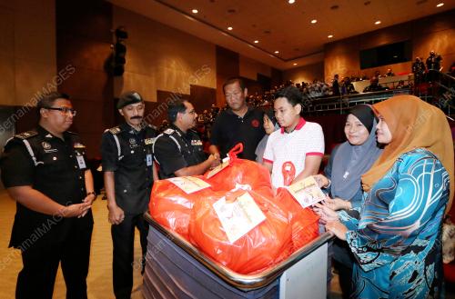 JB01_27062016_DATUK_ROHAIZI