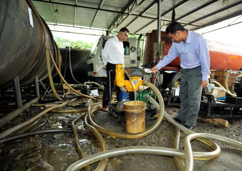JB01_27112012_MINYAK_DIESEL