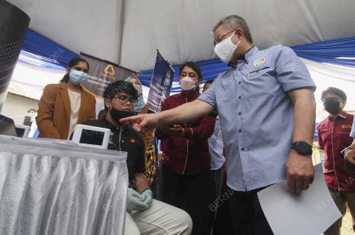 DATUK SERI DR ADHAM BABA