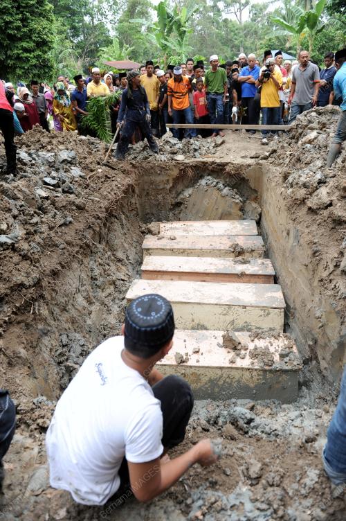 JB01_28082013_LIMA_JENAZAH