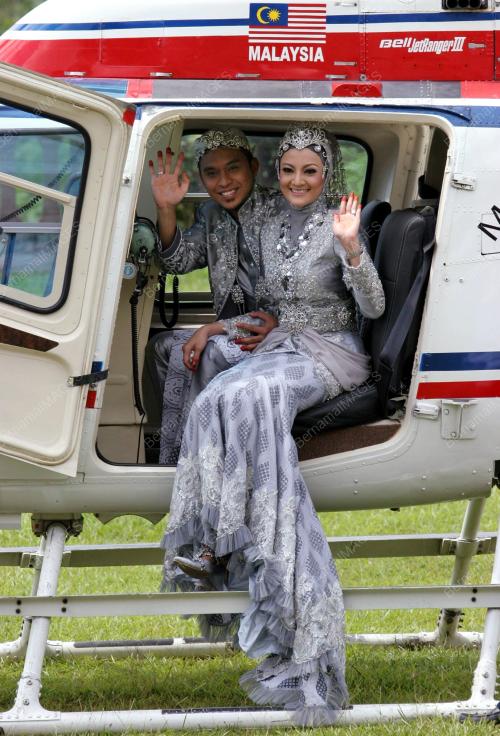 PERSANDINGAN MAWI & EKIN