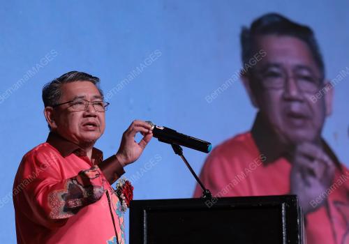 DATUK SERI SALAHUDDIN AYUB