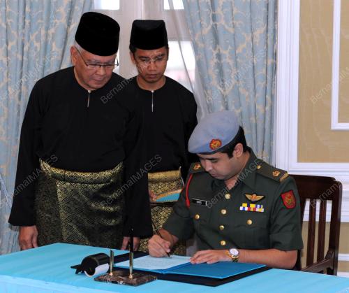 JB01_29092012_TUNKU_IDRIS