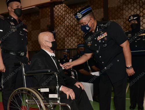 DATUK KAMARUL ZAMAN MAMAT