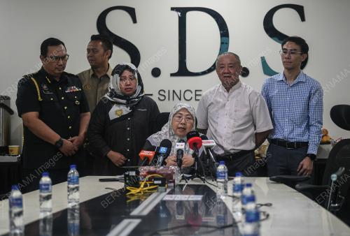 DATUK DR FUZIAH SALLEH
