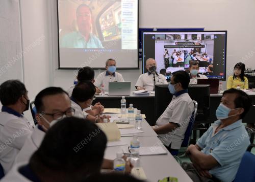 DATUK SERI DR WEE KA SIONG
