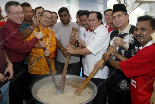 AHMAD MASLAN