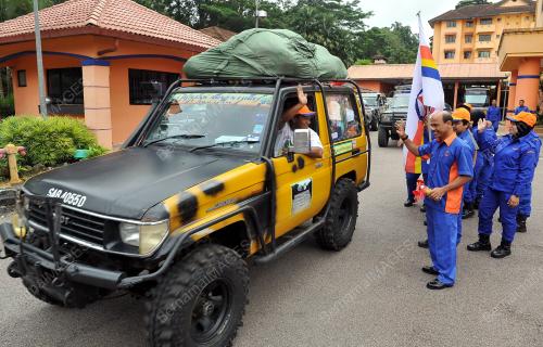 JB01_31122014_BANTUAN_BANJIR