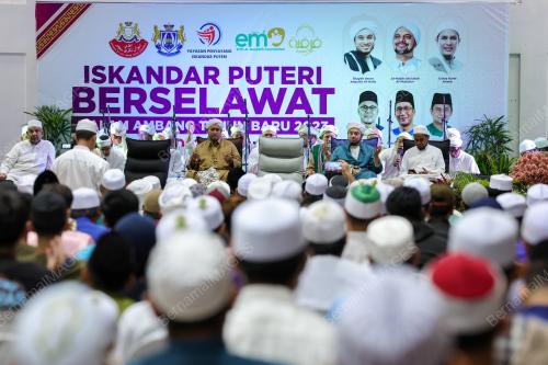 BERSELAWAT AMBANG TAHUN BARU