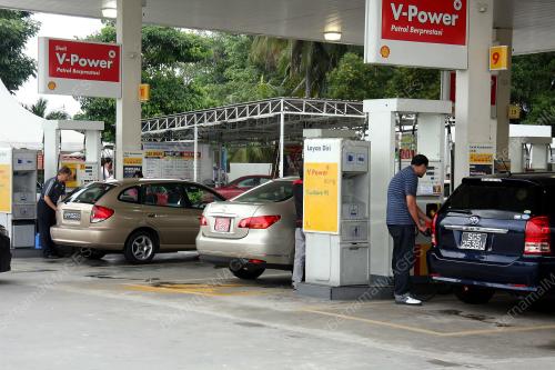 WARGA ASING ISI MINYAK