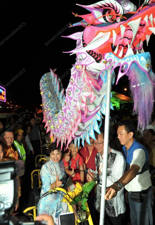 JB02_01122012_PESTA_MAKANAN