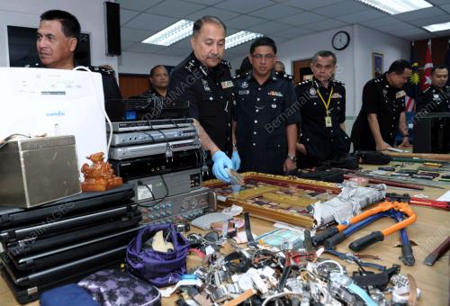 JB02_02012012_POLIS
