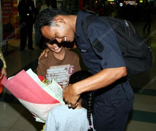 JB02_02042013_POLIS_PULANG