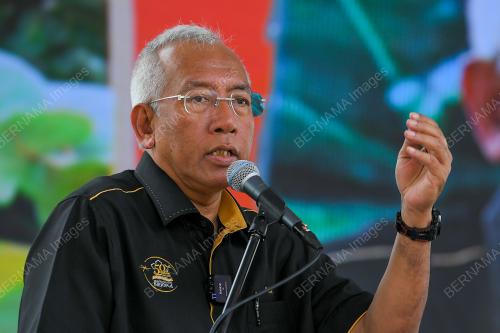 DATUK SERI MAHDZIR KHALID
