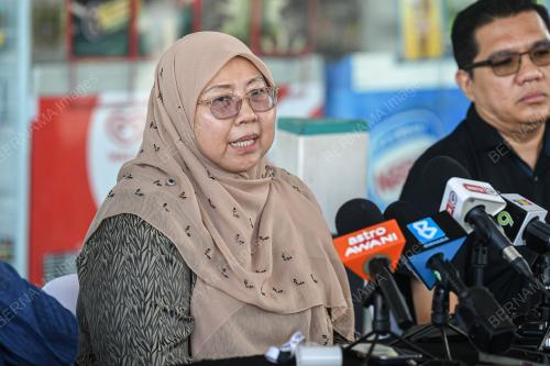 DATUK DR FUZIAH SALLEH