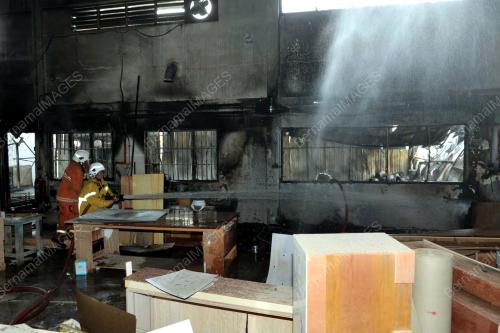 JB02_02082012_TERBAKAR