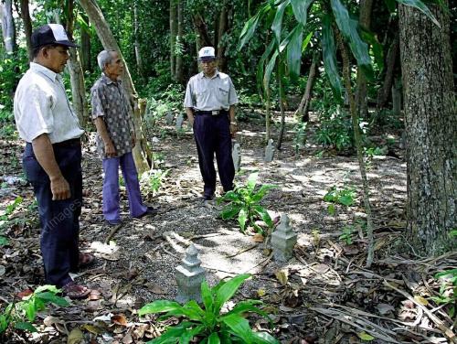 MISTERI KUBUR PULAU MERAMBUNG