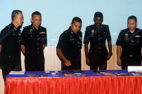 DATUK AYUB KHAN MYDIN PITCHAY