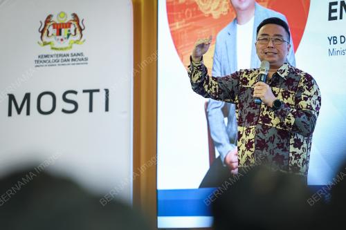 DATUK CHANG LIH KANG
