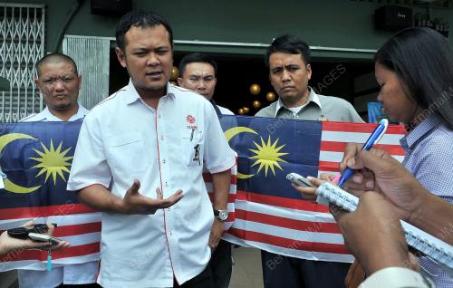 JB02_03092012_BANTAHAN_PEMUDA