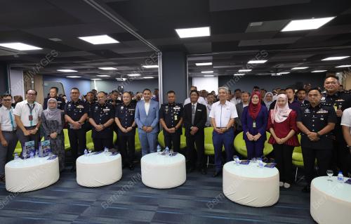 DATUK KAMARUL ZAMAN MAMAT