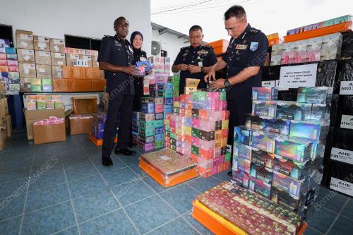 DATUK KAMARUL ZAMAN MAMAT 