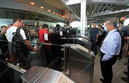 TAN SRI MUHYIDDIN YASSIN