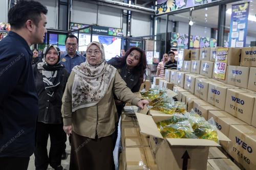 DATUK DR FUZIAH SALLEH