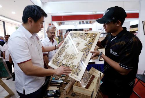 DATUK LARRY SNG WEI SHIEN