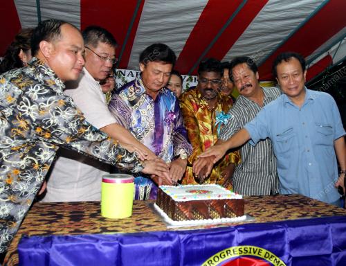 WILLIAM MAWAN IKOM