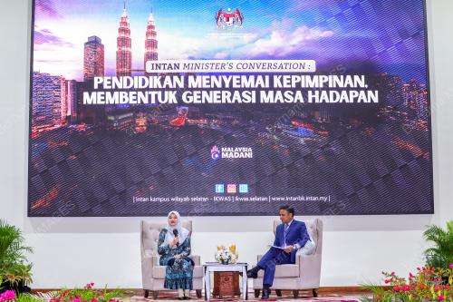 FADHLINA SIDEK 