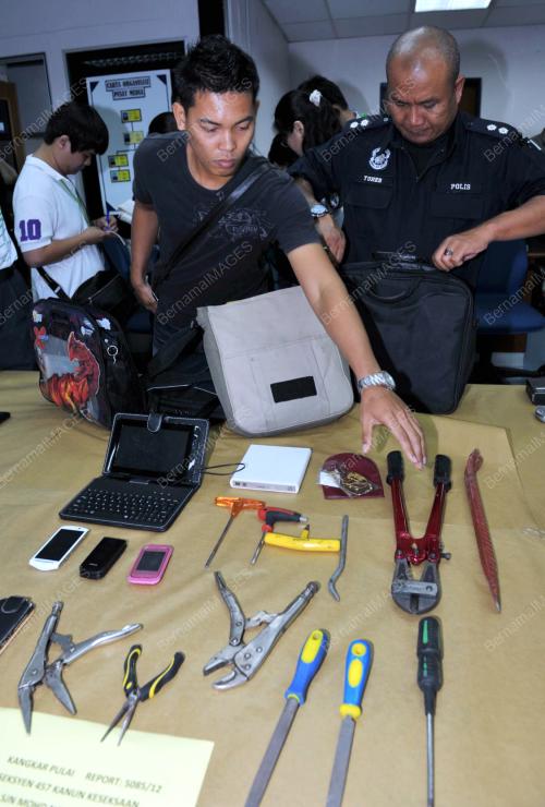 JB02_06112012_POLIS