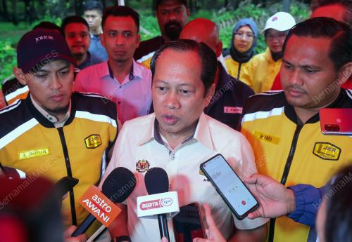 DATUK SERI AHMAD MASLAN 