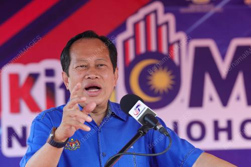 DATUK SERI AHMAD MASLAN 