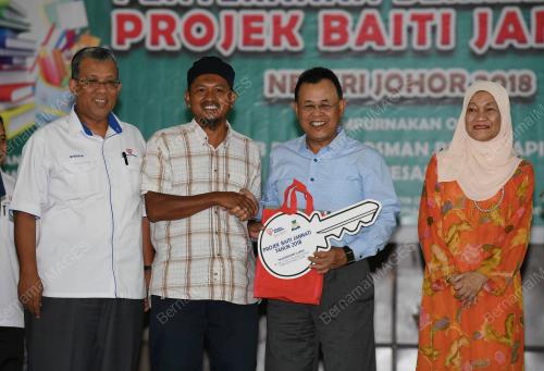 JB02_07122018_SEKOLAH