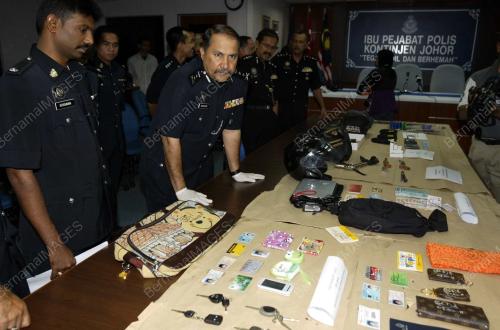 JB02_08022011_POLIS