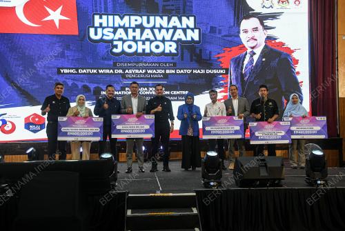 DATUK DR ASYRAF WAJDI DUSUKI