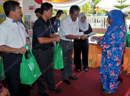 JB02_08082012_SUMBANGAN_RAYA