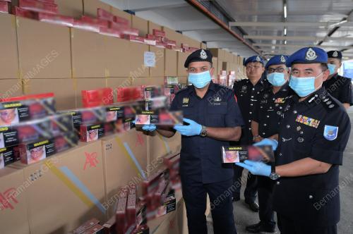 DATUK AYOB KHAN MYDIN PITCHAY