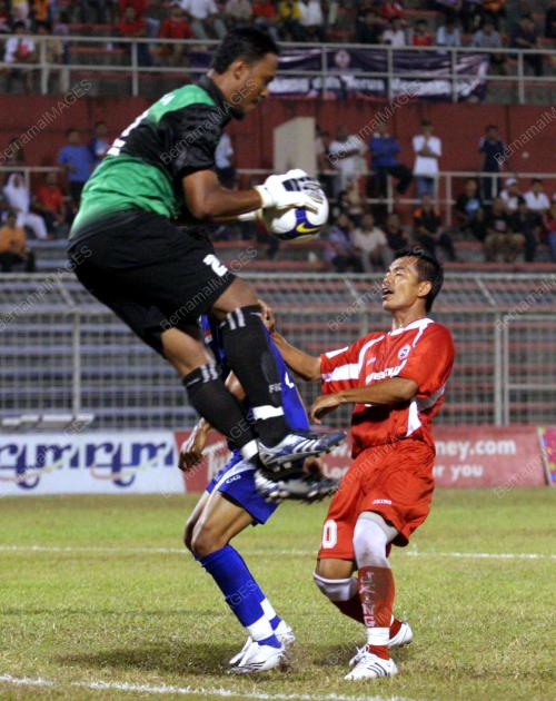 BOLA SEPAK LIGA PERDANA