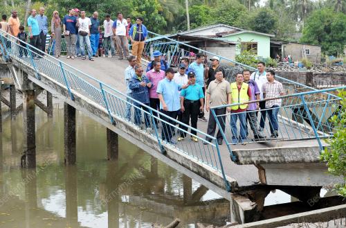 JB02_09022016_JAMBATAN_RUNTUH