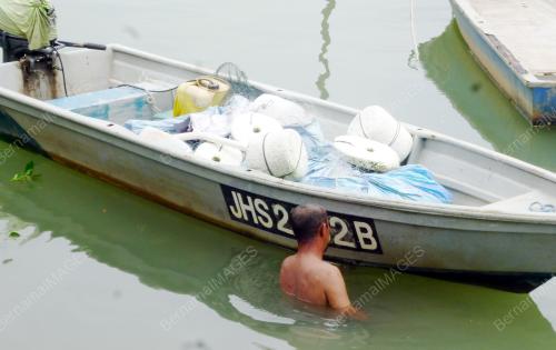 JB02_09102014_KAMPUNG_NELAYAN