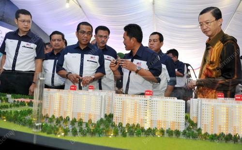 JB02_09112014_RUMAH_RAKYAT