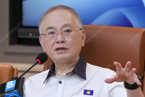 DATUK SERI DR WEE KA SIONG 