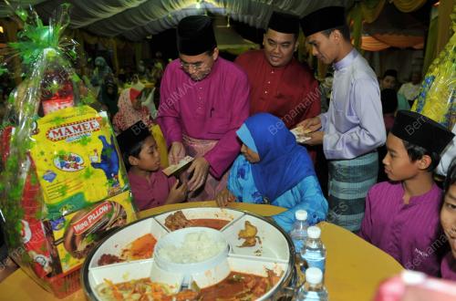 JB02_11082012_BERBUKA_PUASA