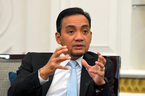 DATUK ONN HAFIZ GHAZI  