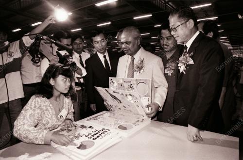 YAB ENCIK ABDUL GHAFAR BABA